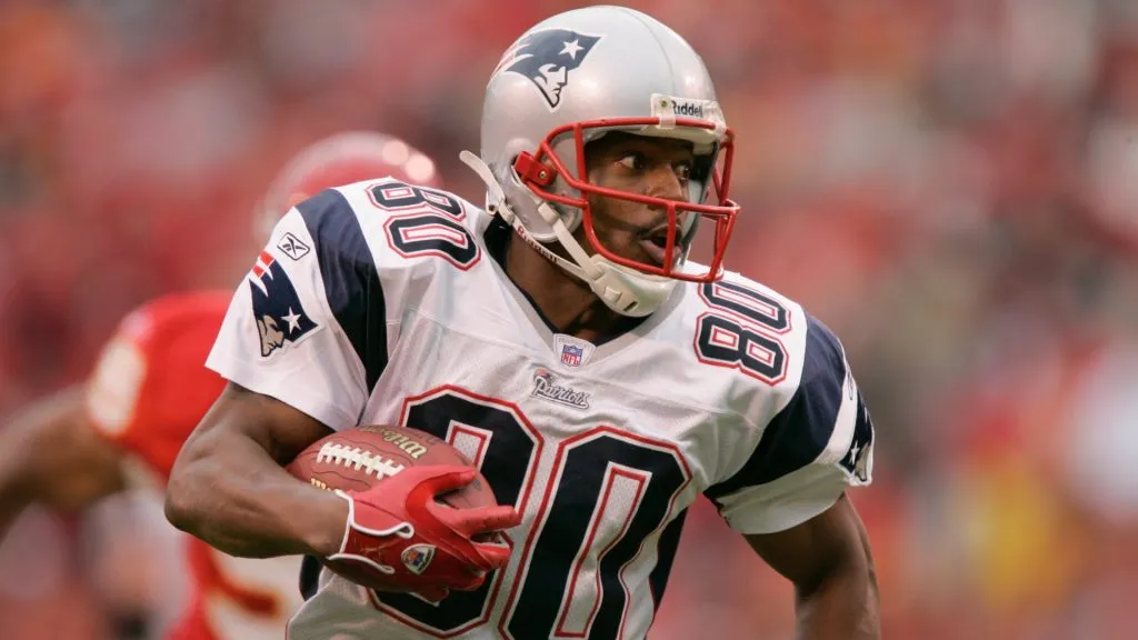 Troy Brown #80 of the New England Patriots carries the ball during the game against the Kansas City Chiefs in 2005. (Source: Brian Bahr/Getty Images)