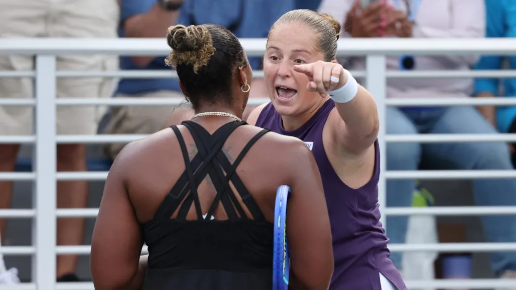 Jelena Ostapenko argues with Taylor Townsend