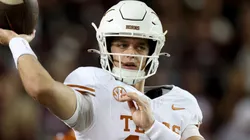 Arch Manning #16 of the Texas Longhorns warms up.