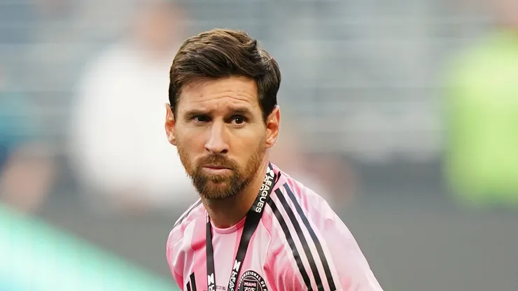 Lionel Messi with the Runners-up medal after the 2025 Leagues Cup Final.