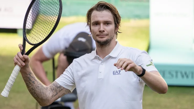 Alexander Bublik celebrates winning his match during day seven of the Terra Wortmann Open 2025.
