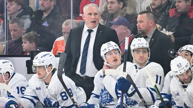 Craig Berube leads Toronto into the 2025–26 season. (Photo by Minas Panagiotakis/Getty Images)