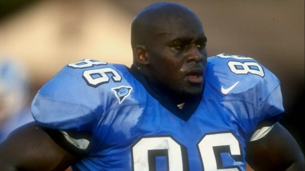 Ebenezer Ekuban #86 of the North Carolina Tar Heels looks on during the game against the Miami Ohio Redhawks in 1998. (Source: Getty Images)
