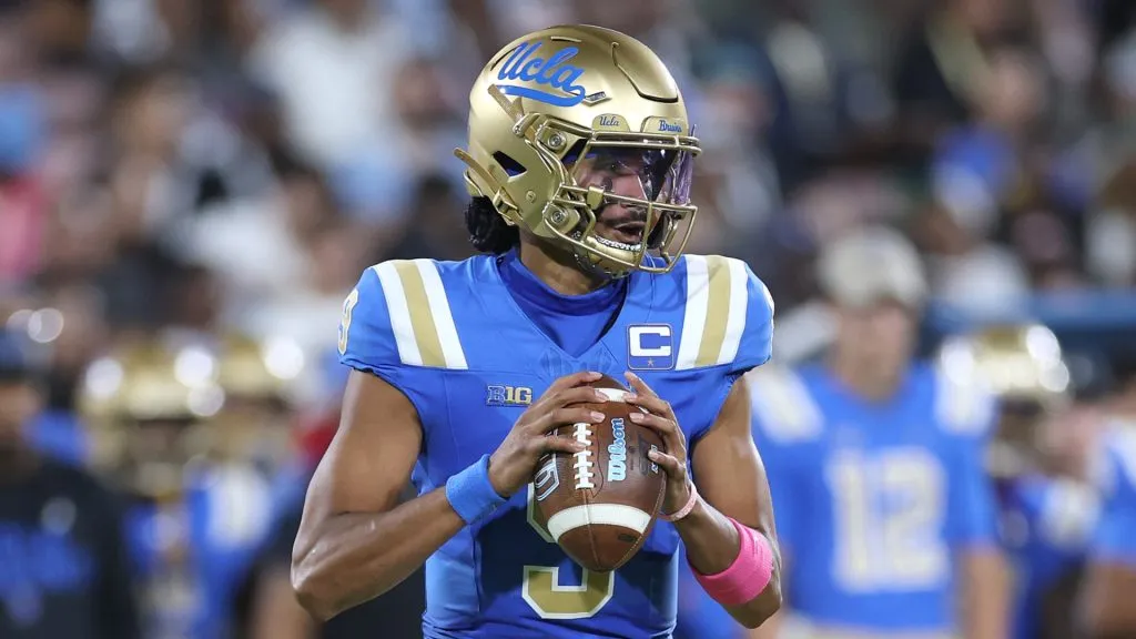 Nico Iamaleava during his debut with UCLA