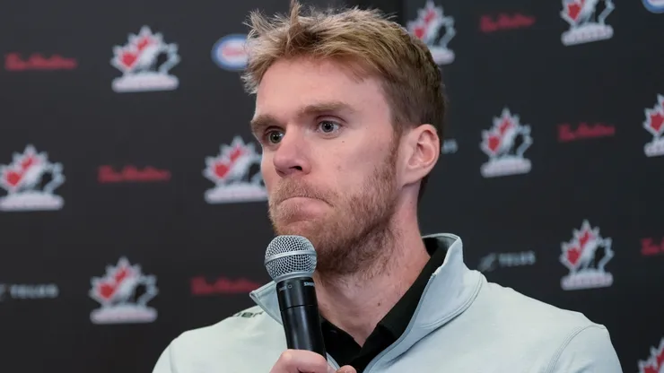 Connor McDavid leads the Edmonton Oilers into the 2025-26 season amid contract uncertainty.