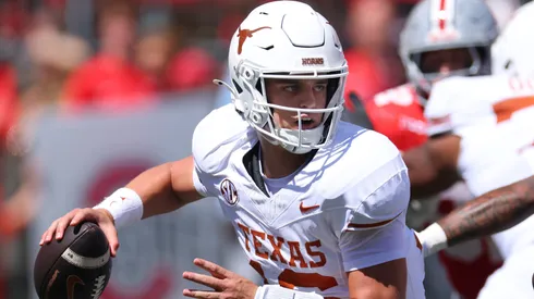 Arch Manning #16 of the Texas Longhorns.