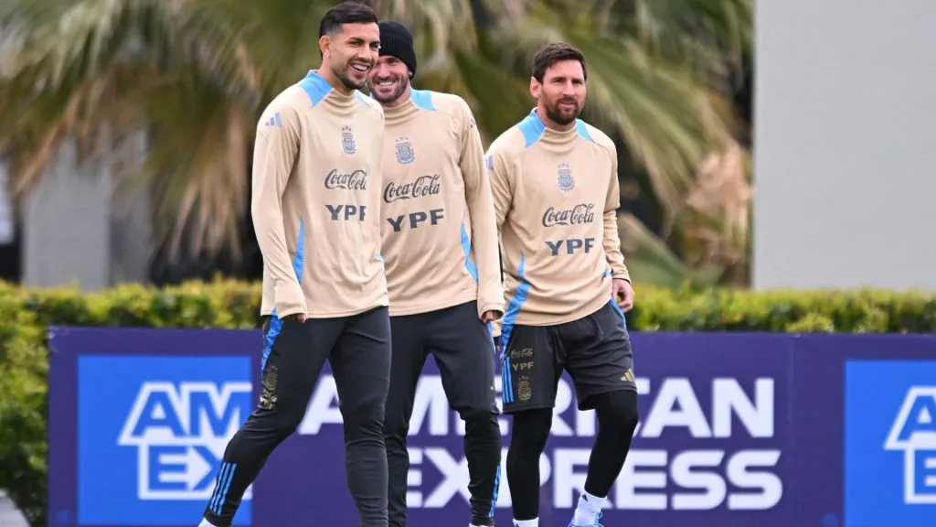 Leandro Paredes, Rodrigo De Paul and Lionel Messi during a training session. (Rodrigo Valle/Getty Images)