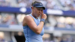 Amanda Anisimova of the United States reacts while playing against Iga Swiatek.