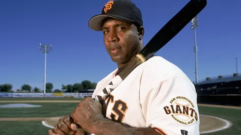 Leftfielder Barry Bonds #25 of the San Francisco Giants poses for a photo on March 16, 2004.