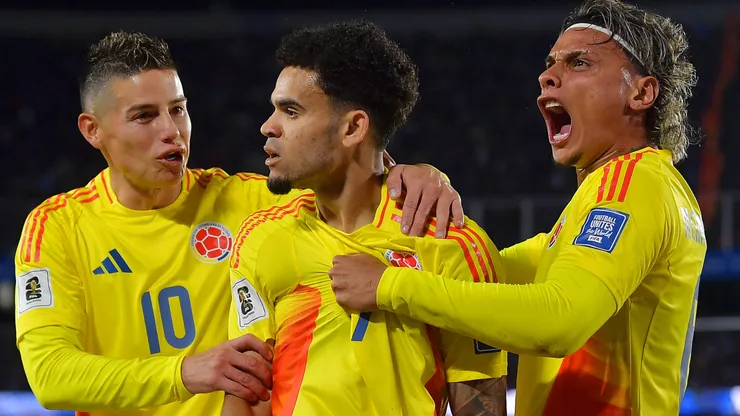 Luis Diaz of Colombia celebrates with teammates James Rodriguez and Richard Rios.