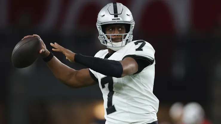 Quarterback Geno Smith #7 of the Las Vegas Raiders