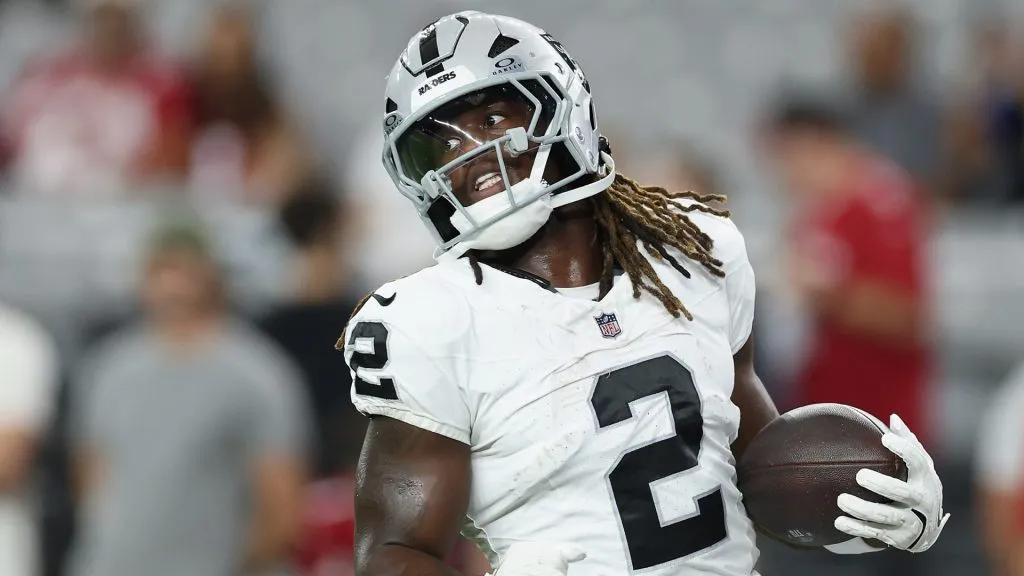 Running back Ashton Jeanty #2 of the Las Vegas Raiders