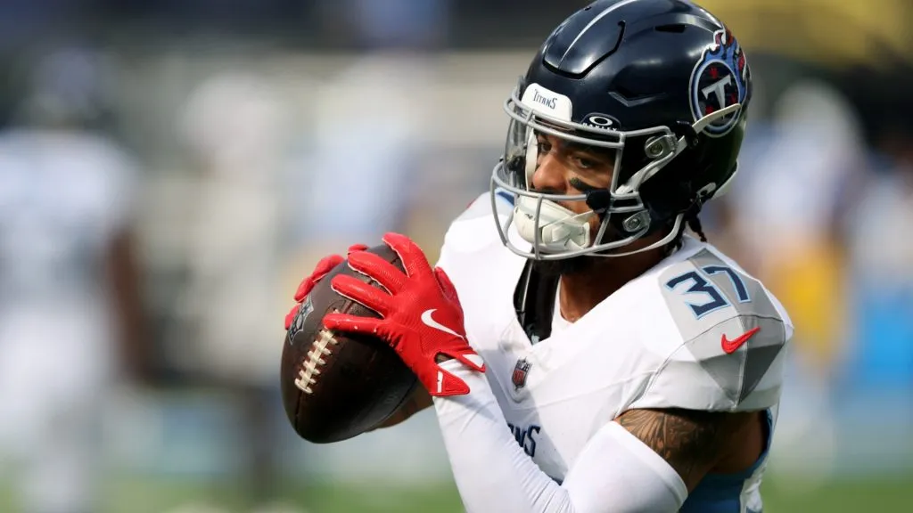 Amani Hooker #37 of the Tennessee Titans