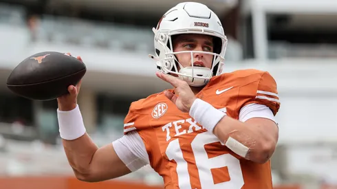 Arch Manning #16 of the Texas Longhorns warms up.
