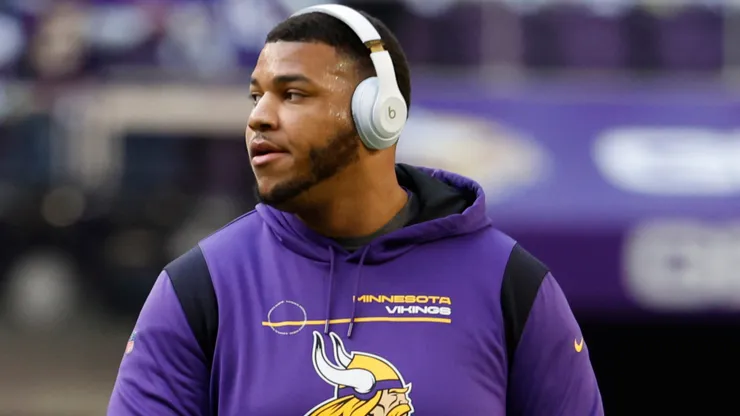 Christian Darrisaw #71 of the Minnesota Vikings warms up prior to a NFC Wild Card playoff game.