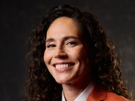 Sue Bird takes a hilarious shot at Geno Auriemma during Hall of Fame speech