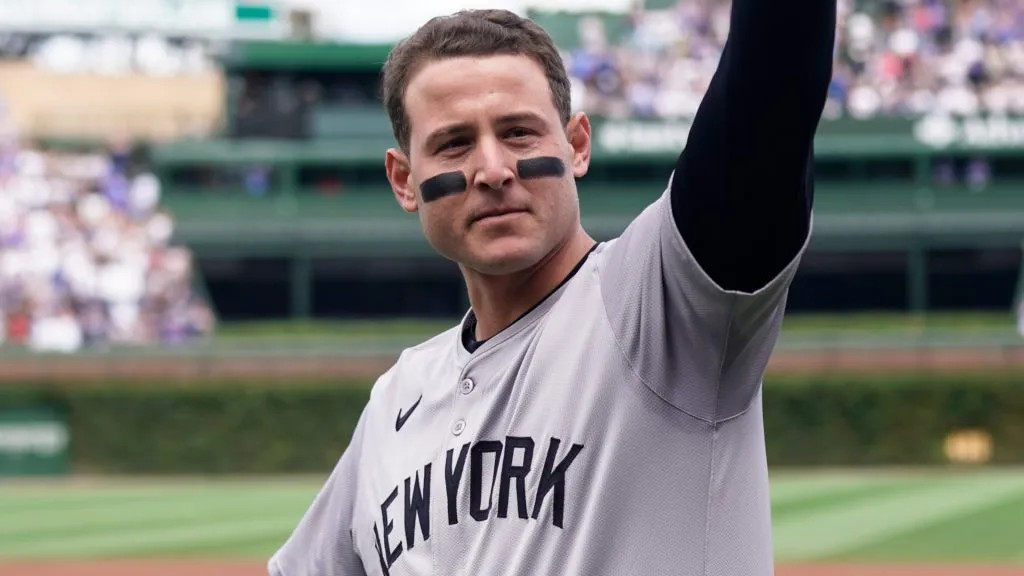 Anthony Rizzo tips his cap after a tribute video was played on the video board in 2024. (Source: Nuccio DiNuzzo/Getty Images)