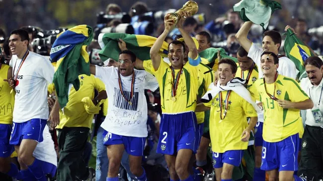 Brazil won the World Cup in 2002 to claim the No.1 spot. (Alex Livesey/Getty Images)