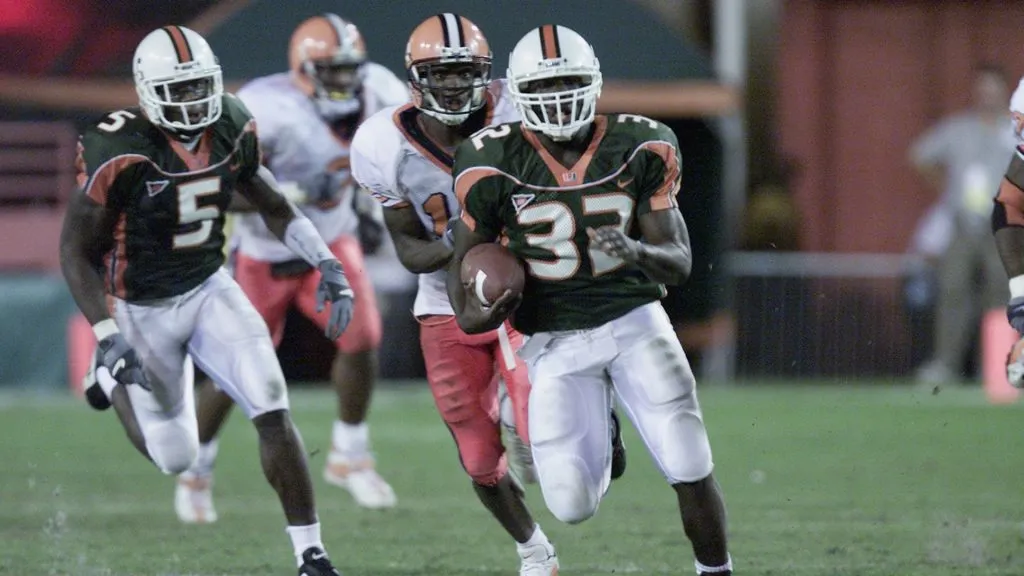 Running back Frank Gore #32 of the Miami Hurricanes runs with the ball in 2001. (Source: Eliot Schechter/Getty Images)