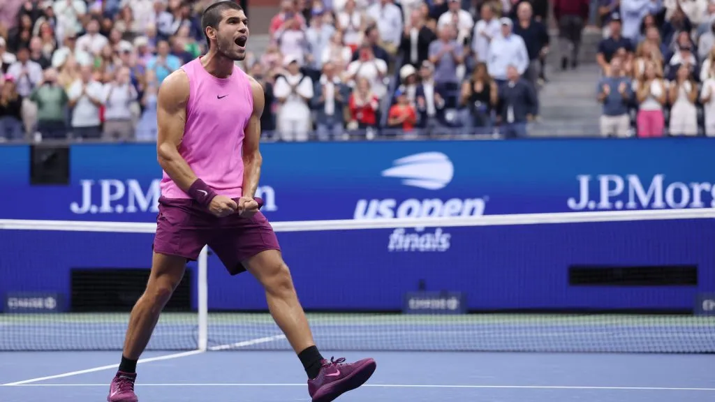 Carlos Alcaraz celebrates after winning match point to defeat Jannik Sinner. (Sarah Stier/Getty Images)