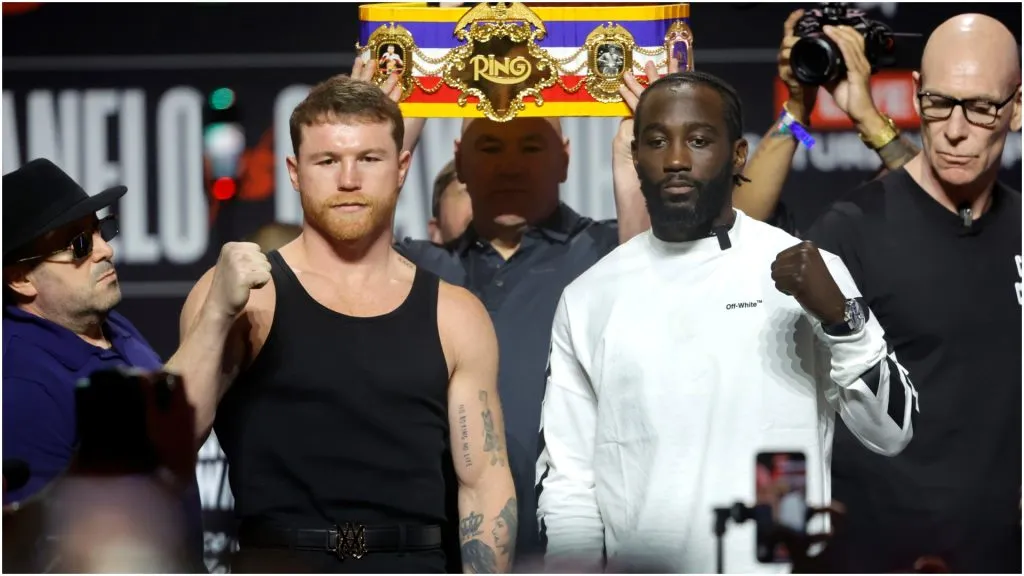 Undisputed super middleweight champion Canelo Alvarez (L) poses with Terence Crawford – Steve Marcus/Getty Images