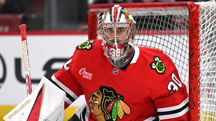 Spencer Knight #30 of the Chicago Blackhawks warms up prior to the game.