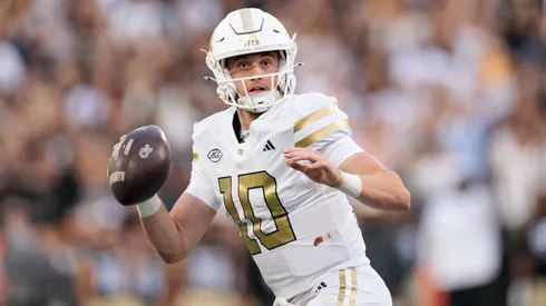 Haynes King #10 of the Georgia Tech Yellow Jackets.