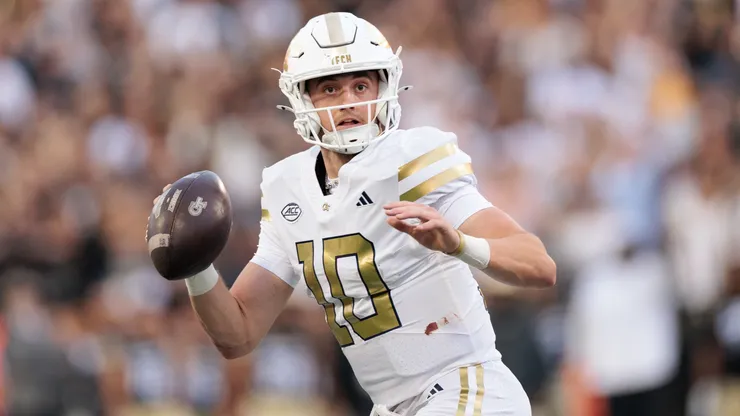 Haynes King #10 of the Georgia Tech Yellow Jackets.