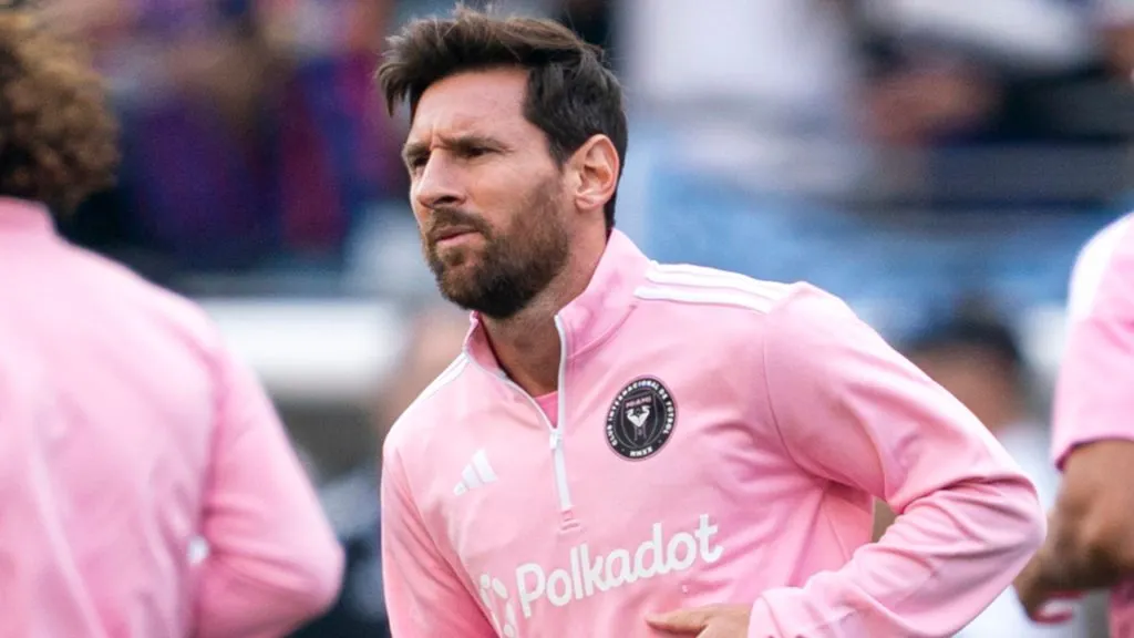 Lionel Messi warming up previous an Inter Miami game
