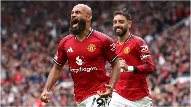 Bryan Mbeumo of Manchester United celebrates scoring his team's second goal with teammate Bruno Fernandes