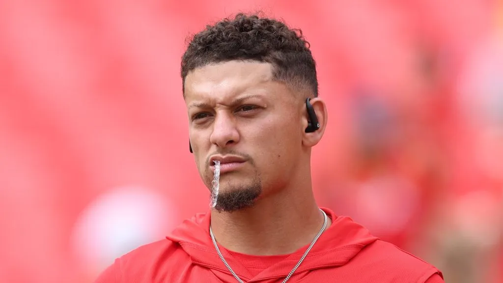 Patrick Mahomes warming up before the game vs. Eagles in 2025.