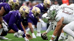 Washington Huskies and Oregon Ducks players line up for a play during the fourth quarter in 2023.