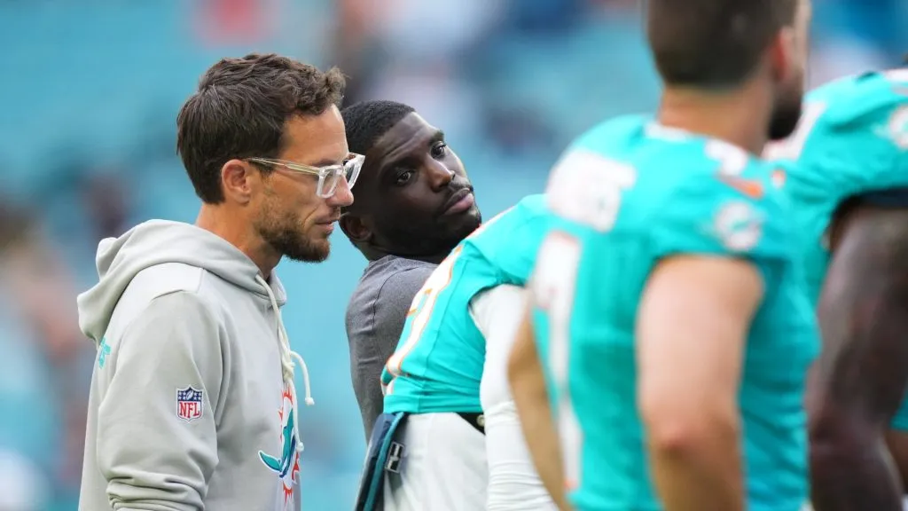 Mike McDaniel with Tyreek Hill