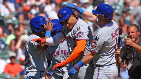 New York Mets players celebrating.