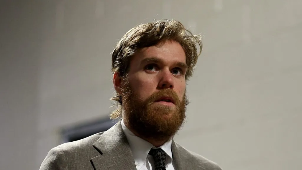 Connor McDavid enters the stadium