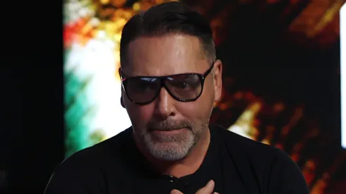 Oscar De La Hoya reacts passionately during a post-fight.