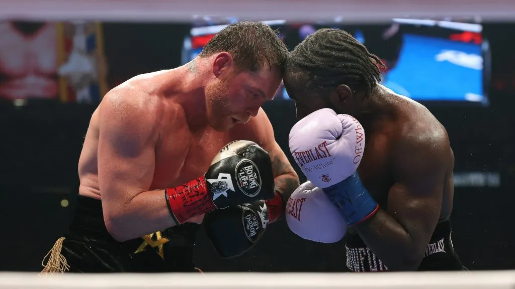 Canelo exchanges punches with Crawford in their undisputed super middleweight title fight. (Photo by Sarah Stier/Getty Images for Netflix)