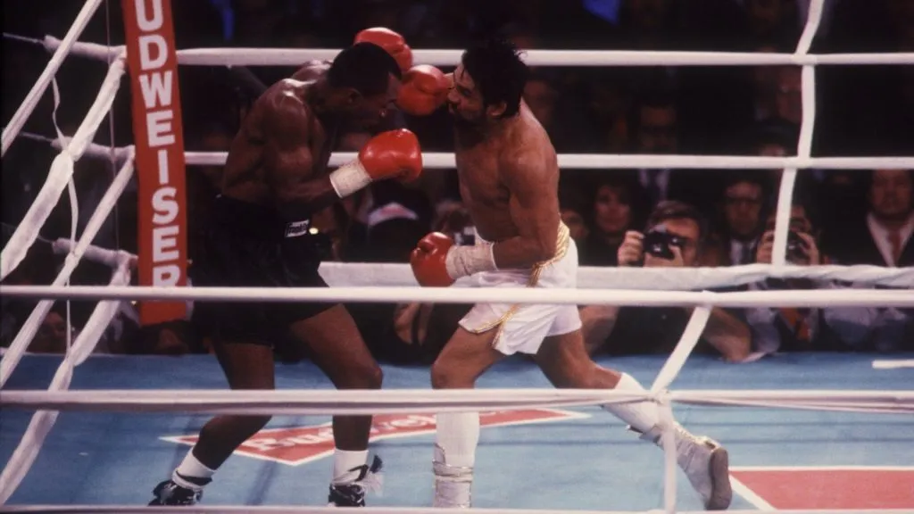 Roberto Duran in action during his World Title Fight with Sugar Ray Leonard in 1989. (Source: Holly Stein/ALLSPORT)