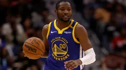 Jonathan Kuminga #00 of the Golden State Warriors dribbles the ball down.