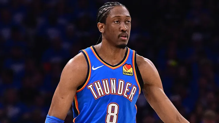 Jalen Williams #8 of the Oklahoma City Thunder handles the ball.