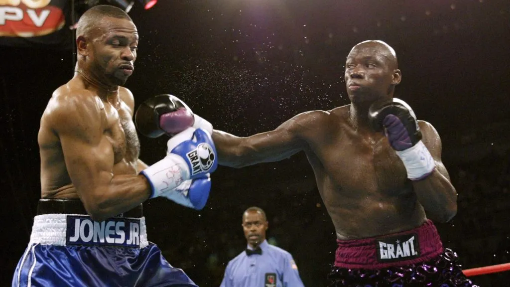 Antonio Tarver hits Roy Jones Jr. in a WBC and IBO Light Heavyweight championship fight. (Source: Jed Jacobsohn/Getty Images)