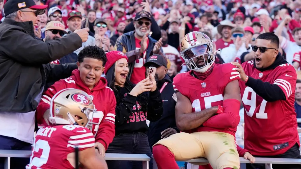 Jauan Jennings with San Francisco 49ers fans. (Source: Thearon W. Henderson/Getty Images)