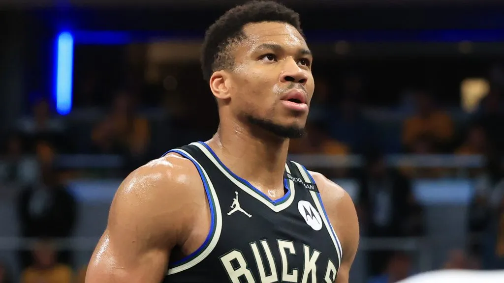 Bucks' Giannis Antetokounmpo shooting a free throw