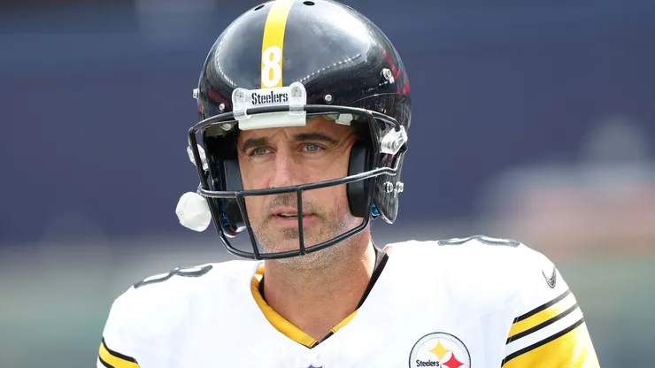 Aaron Rodgers #8 of the Pittsburgh Steelers looks on against the New England Patriots.