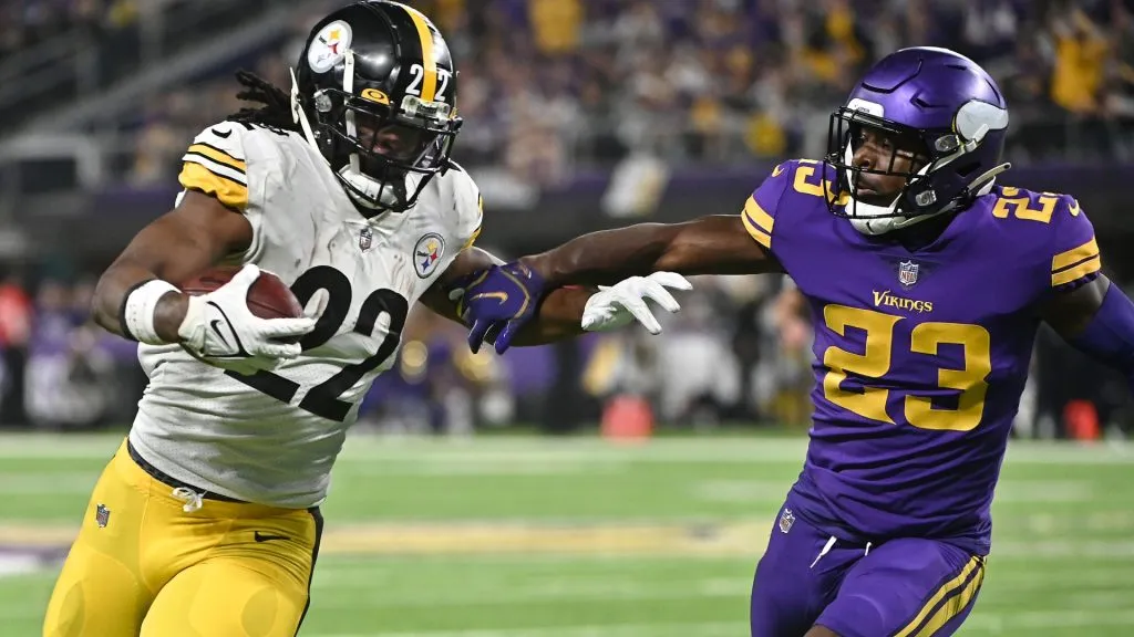 Najee Harris of the Steelers and Xavier Woods of the Vikings in 2021. (Source: Stephen Maturen/Getty Images)