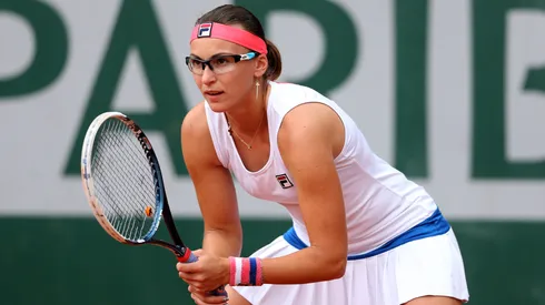 Yaroslava Shvedova prepares to receive a serve during Roland Garros.