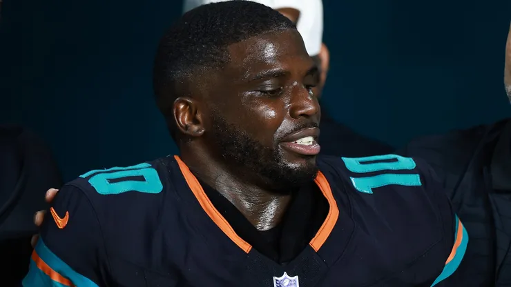 Tyreek Hill leaves the field following an injury during vs the Jets on September 29, 2025, Florida.