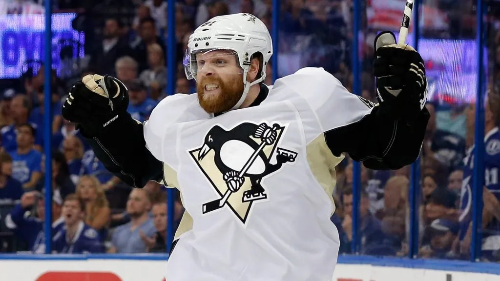 Phil Kessel (Source: Mike Carlson/Getty Images)