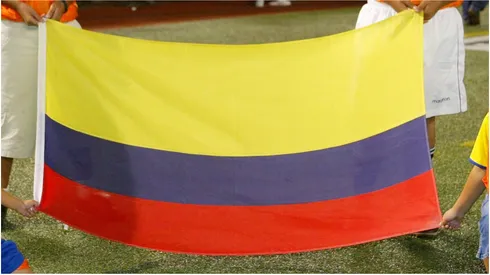 Children hold the flag of Colombia