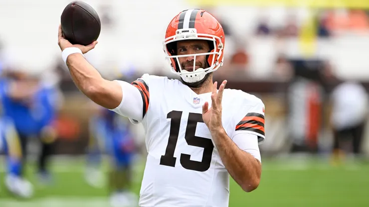 Joe Flacco #15 of the Cleveland Browns warms up in 2025.
